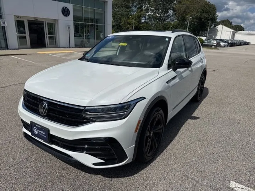 2024 Volkswagen Tiguan SE R-Line Black photo 1
