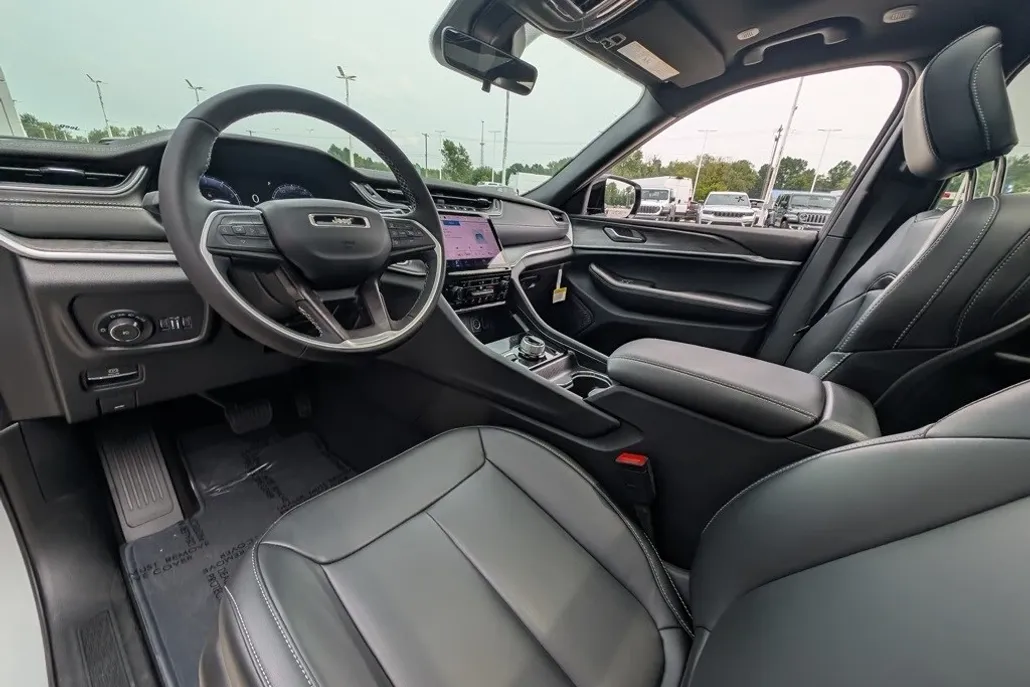2025 Jeep Grand Cherokee Limited photo 1