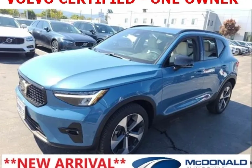 2023 Volvo XC40 Plus photo 1
