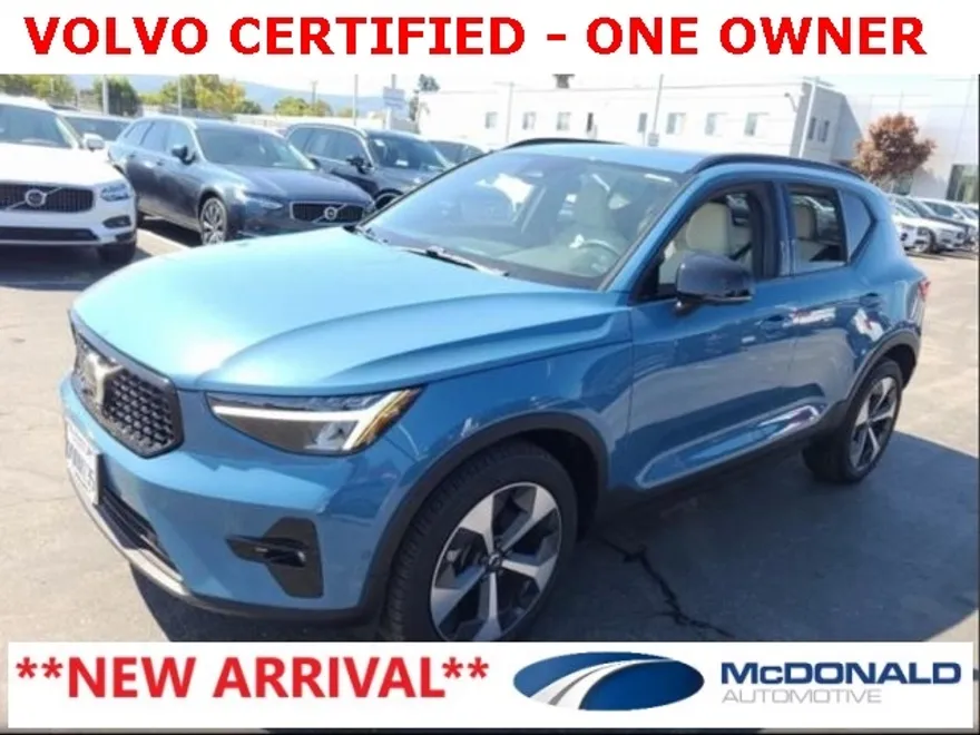 2023 Volvo XC40 Plus photo 1