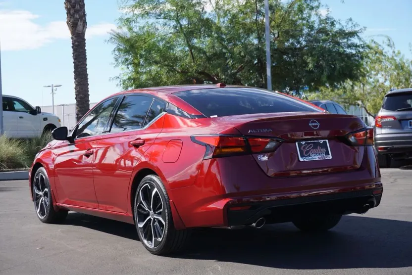 2025 Nissan Altima SR photo 1