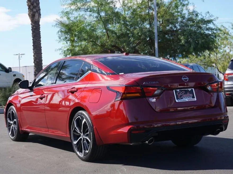 2025 Nissan Altima SR photo 1