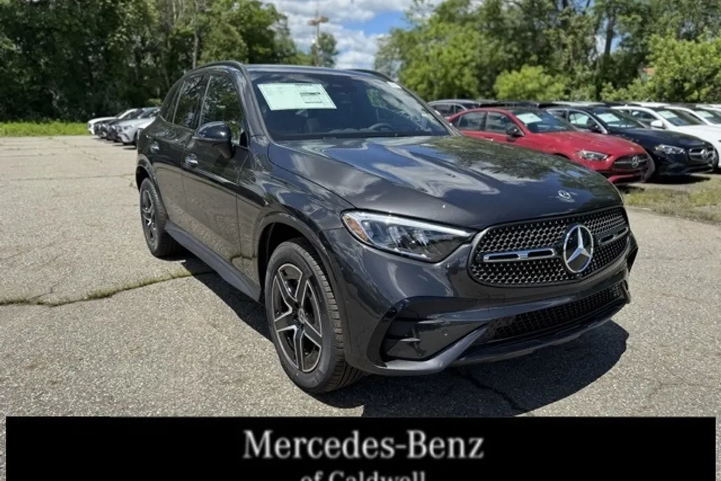 2025 Mercedes Benz GLC 300 4MATIC photo 1