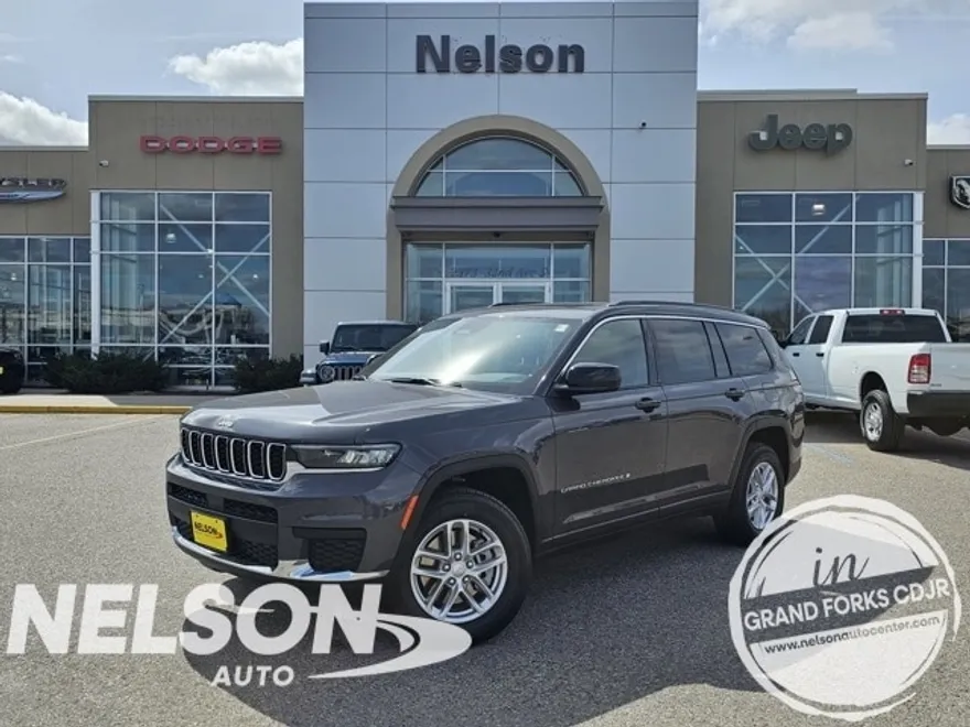 2025 Jeep Grand Cherokee Laredo photo 1