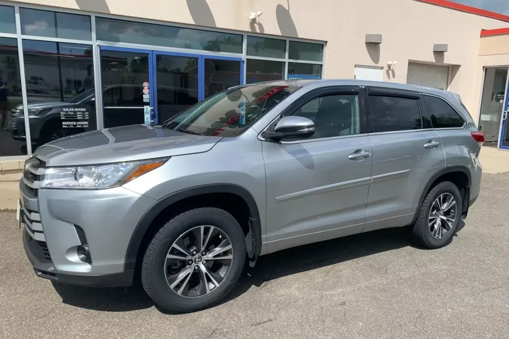 2018 Toyota Highlander LE Plus photo 1