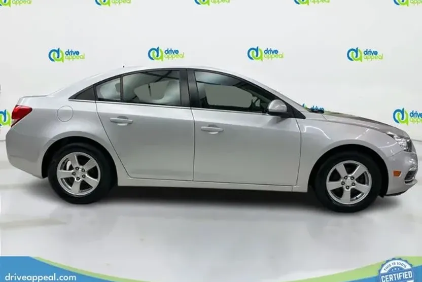 2015 Chevrolet Cruze photo 1
