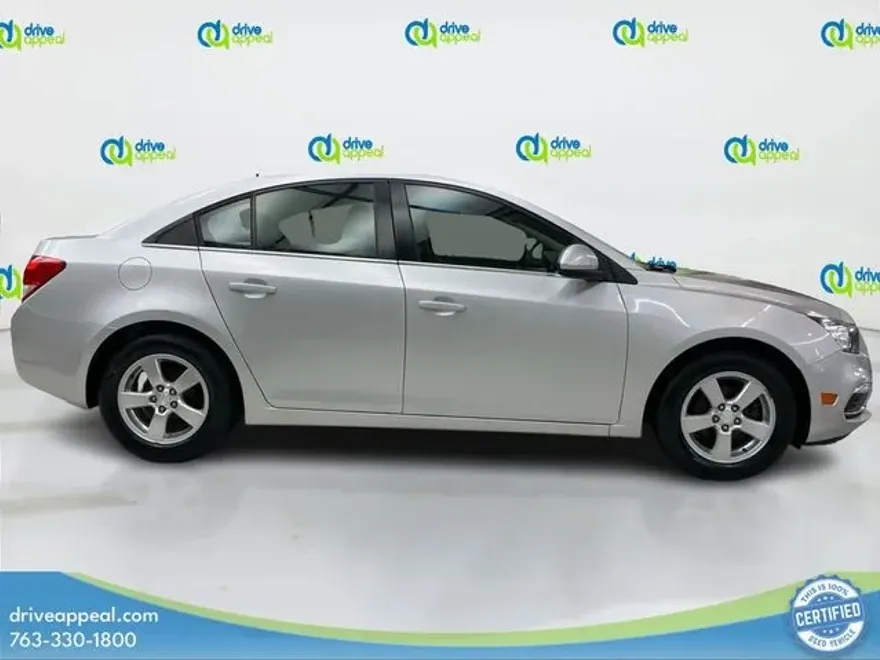 2015 Chevrolet Cruze photo 1