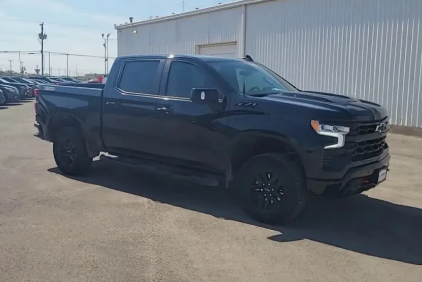 2024 Chevrolet Silverado Trail Boss LT photo 1