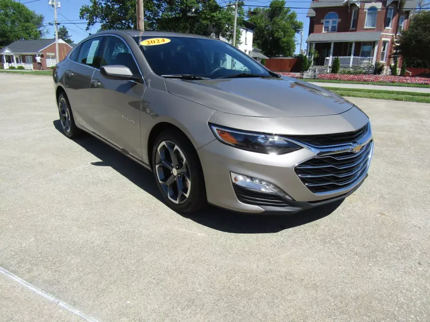 2024 Chevrolet Malibu 1LT photo 1