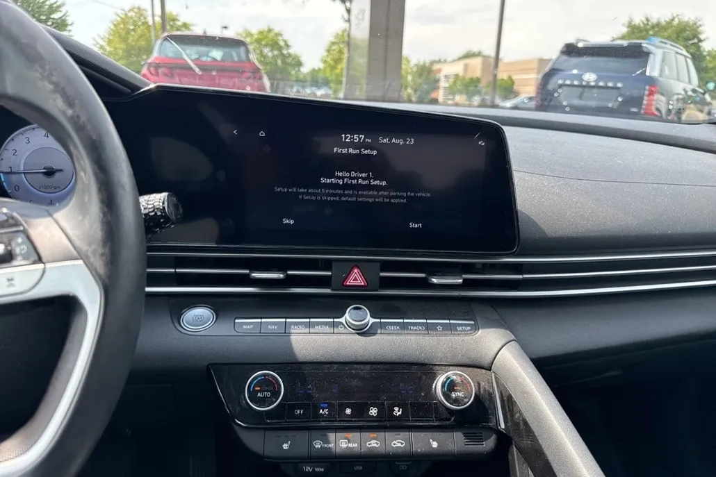 2023 Hyundai Elantra SEL Convenience photo 1