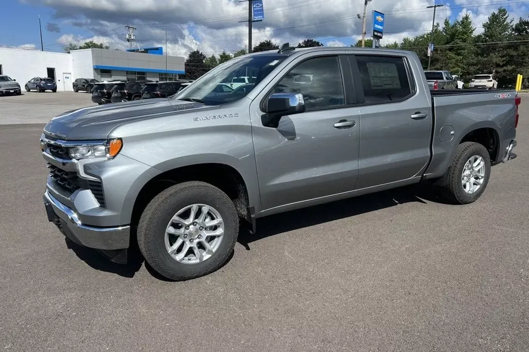 2026 Chevrolet Silverado 1500 LT photo 1
