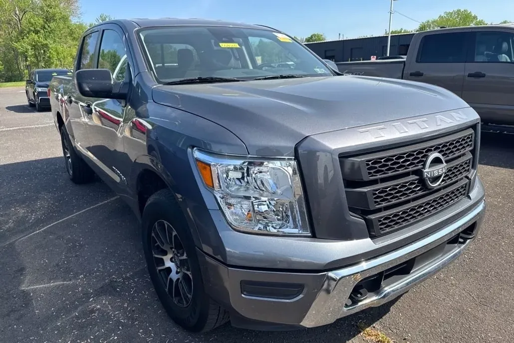 2024 Nissan Titan SV photo 1