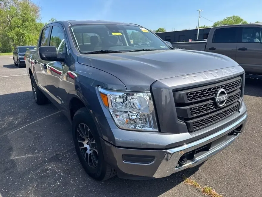 2024 Nissan Titan SV photo 1