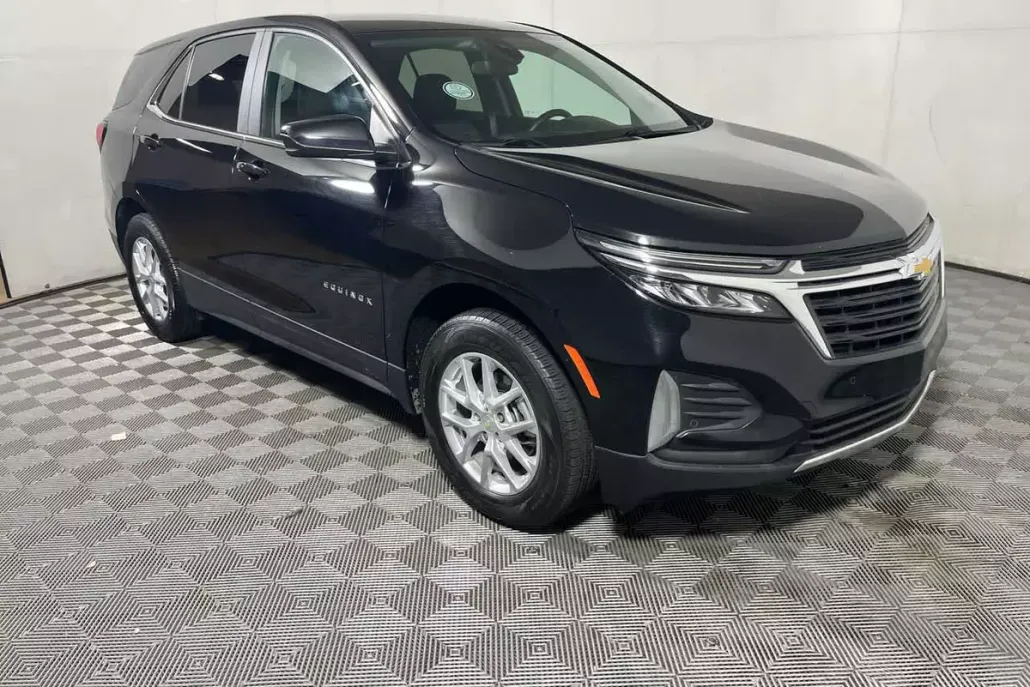 2023 Chevrolet Equinox LT photo 1
