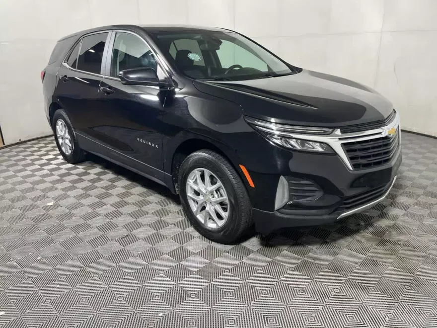 2023 Chevrolet Equinox LT photo 1