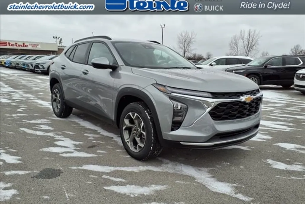 2025 Chevrolet Trax LT photo 1