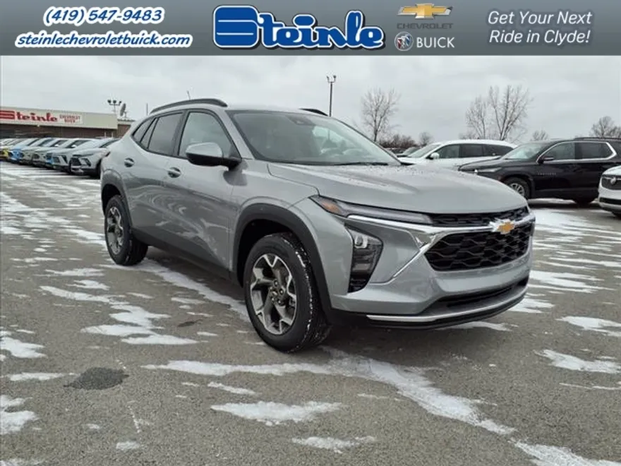 2025 Chevrolet Trax LT photo 1