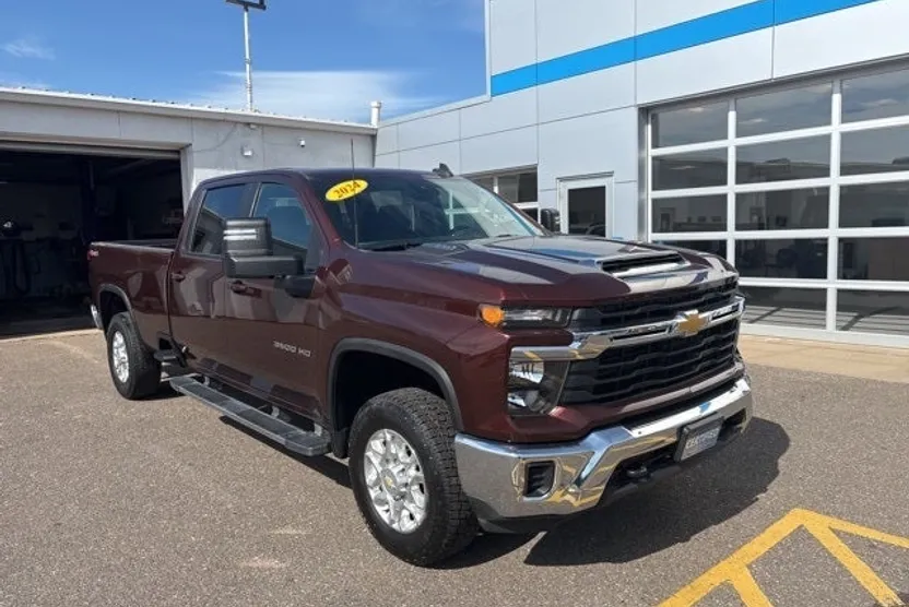 2024 Chevrolet Silverado 3500HD LT photo 1