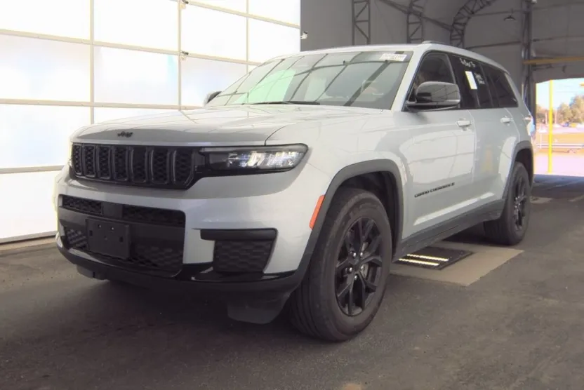 2024 Jeep Grand Cherokee Altitude photo 1