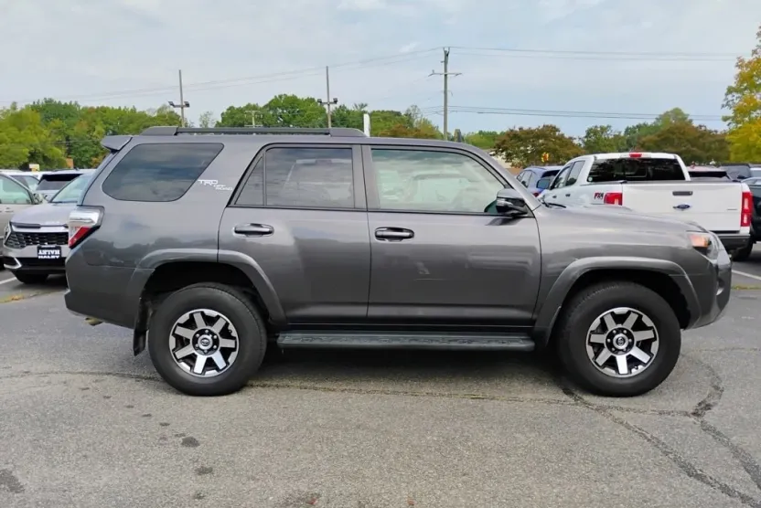 2021 Toyota 4Runner TRD Off-Road Premium photo 1