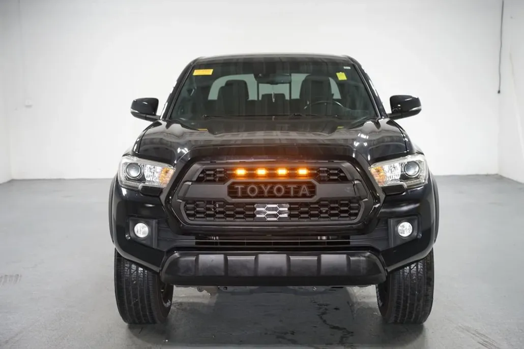 2019 Toyota Tacoma TRD Off-Road photo 1
