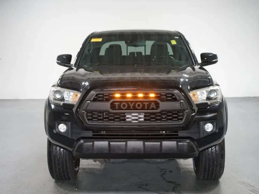 2019 Toyota Tacoma TRD Off-Road photo 1