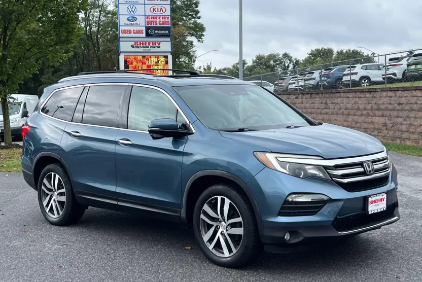 2016 Honda Pilot Touring photo 1
