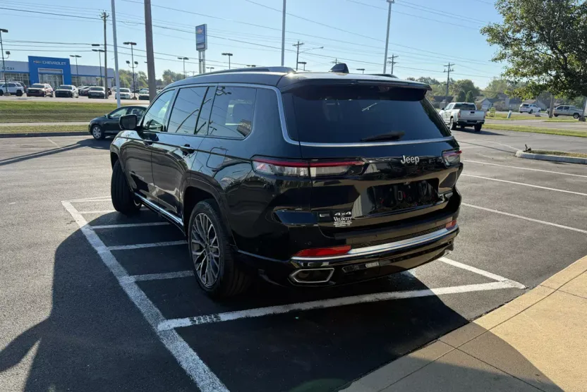 2021 Jeep Grand Cherokee L Summit Reserve photo 1