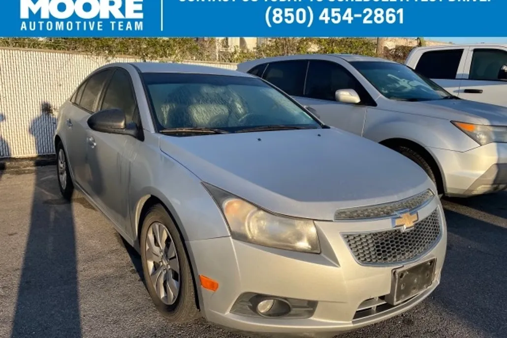 2013 Chevrolet Cruze LS photo 1