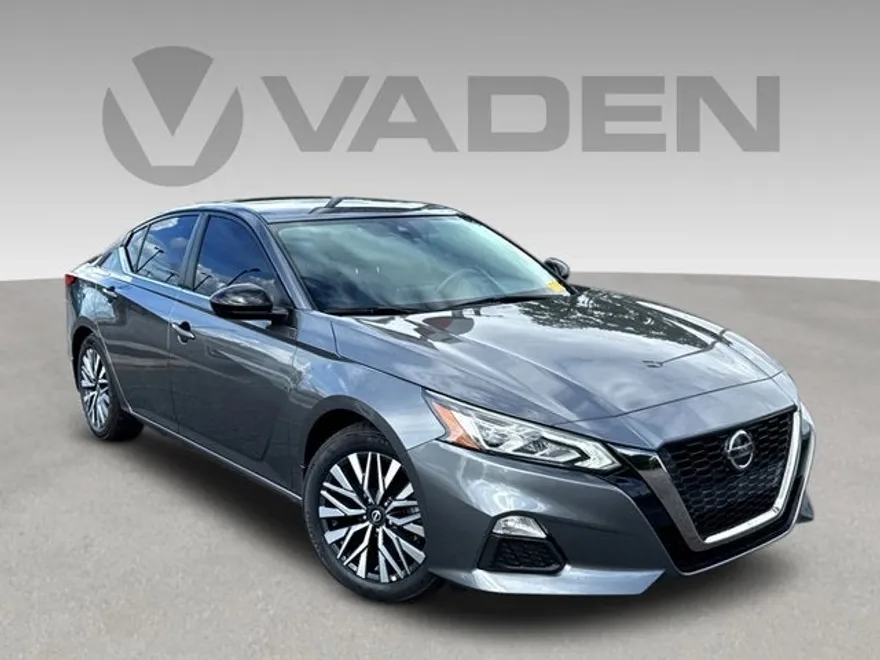 2022 Nissan Altima 2.5 SR photo 1