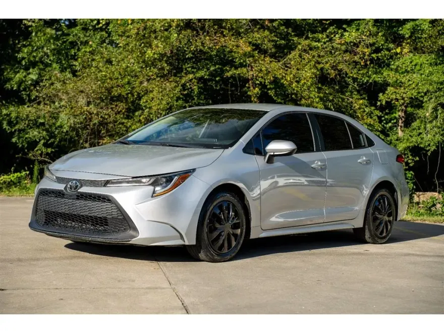 2021 Toyota Corolla LE photo 1
