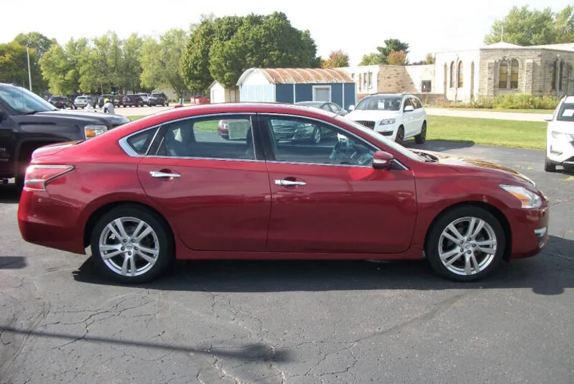 2015 Nissan Altima 3.5 SV photo 1