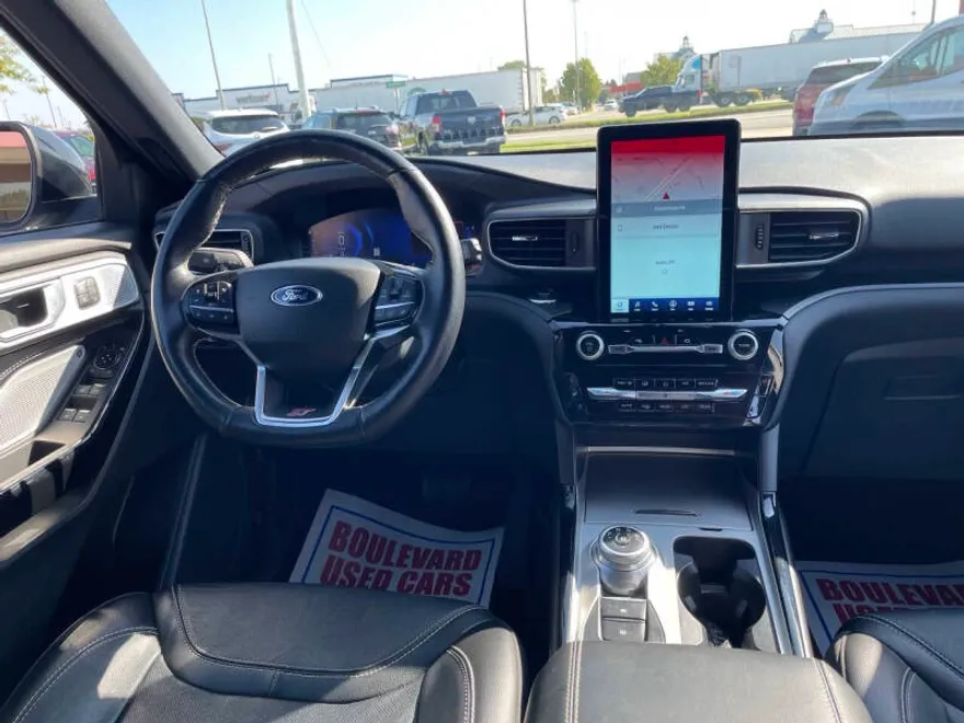 2022 Ford Explorer ST photo 1