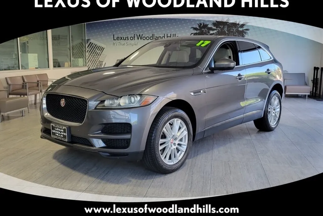2017 Jaguar F-PACE Prestige photo 1