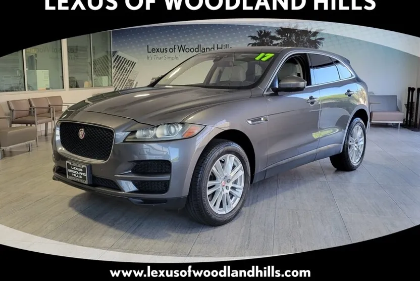 2017 Jaguar F-PACE Prestige photo 1