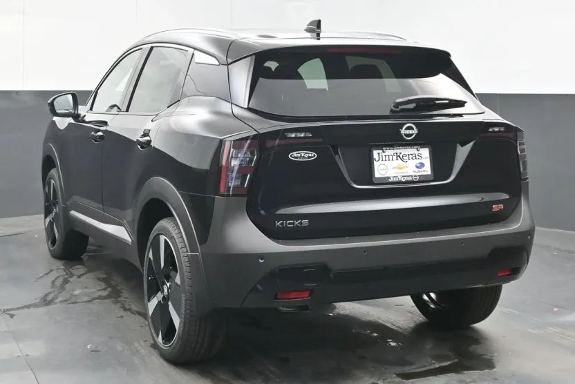2026 Nissan Kicks SR photo 1