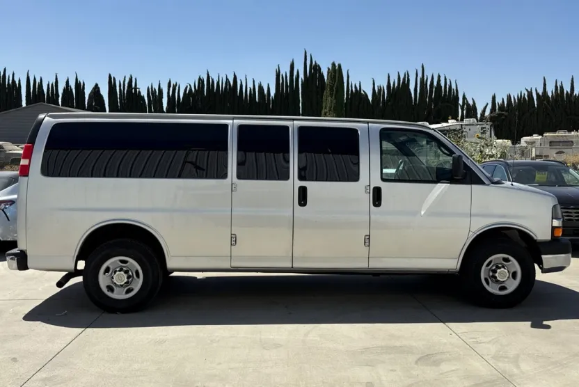 2012 Chevrolet Express Passenger 3500 photo 1