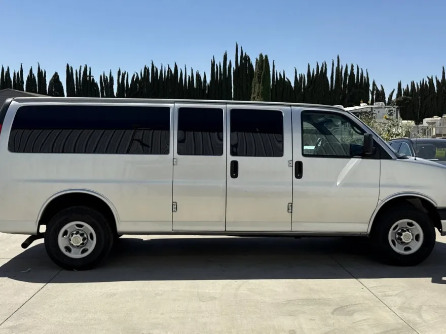 2012 Chevrolet Express Passenger 3500 photo 1