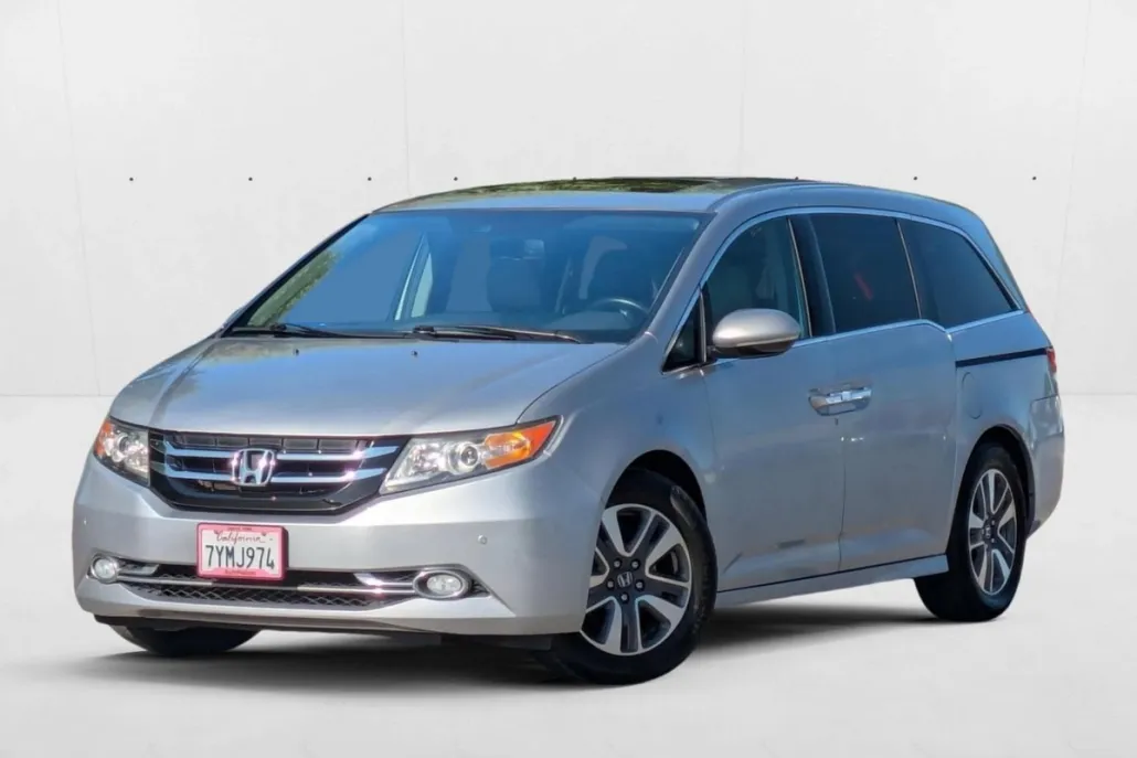 2017 Honda Odyssey Touring photo 1