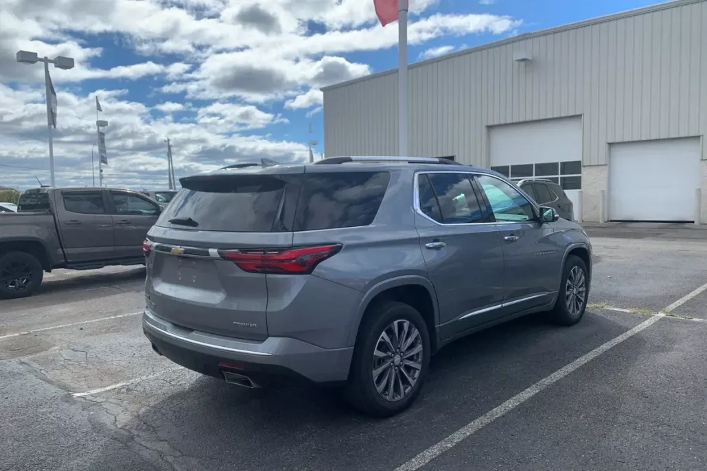 2023 Chevrolet Traverse Premier photo 1