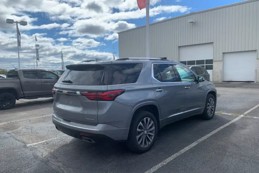 2023 Chevrolet Traverse Premier photo 1