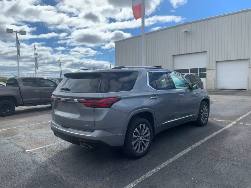 2023 Chevrolet Traverse Premier photo 1