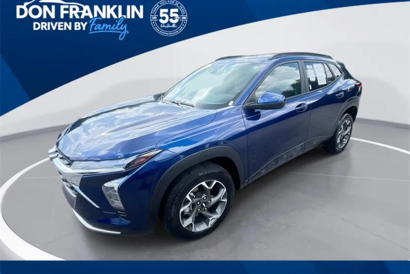 2024 Chevrolet Trax LT photo 1