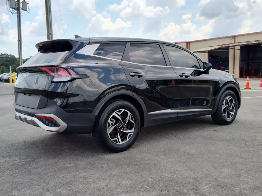2023 Kia Sportage LX photo 1