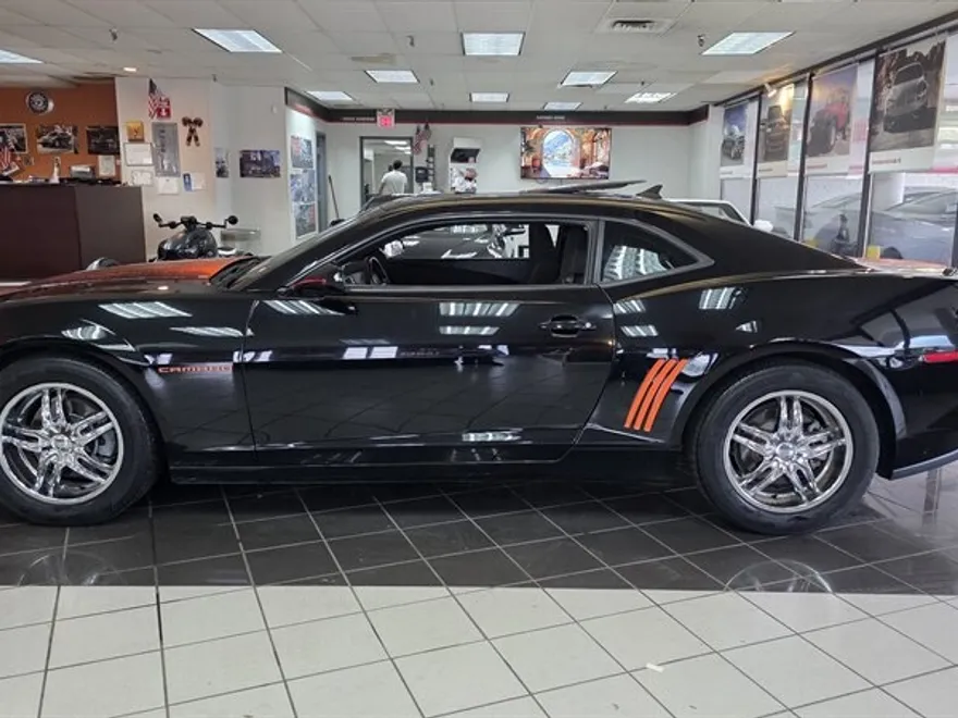 2015 Chevrolet Camaro Coupe 1LT photo 1