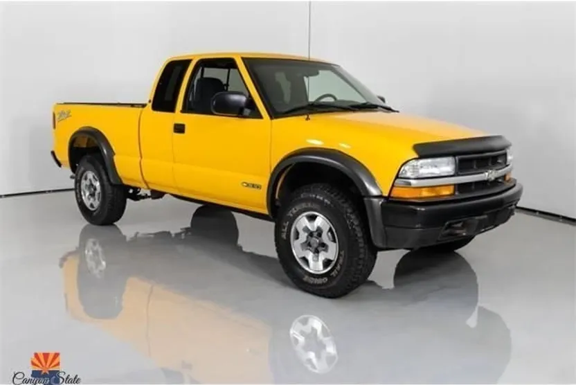 2003 Chevrolet S-10 Pickup photo 1