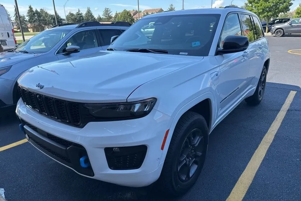 2025 Jeep Grand Cherokee 4xe Anniversary Edition photo 1