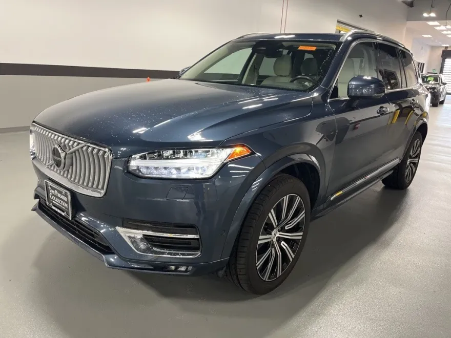 2023 Volvo XC90 AWD Plus photo 1