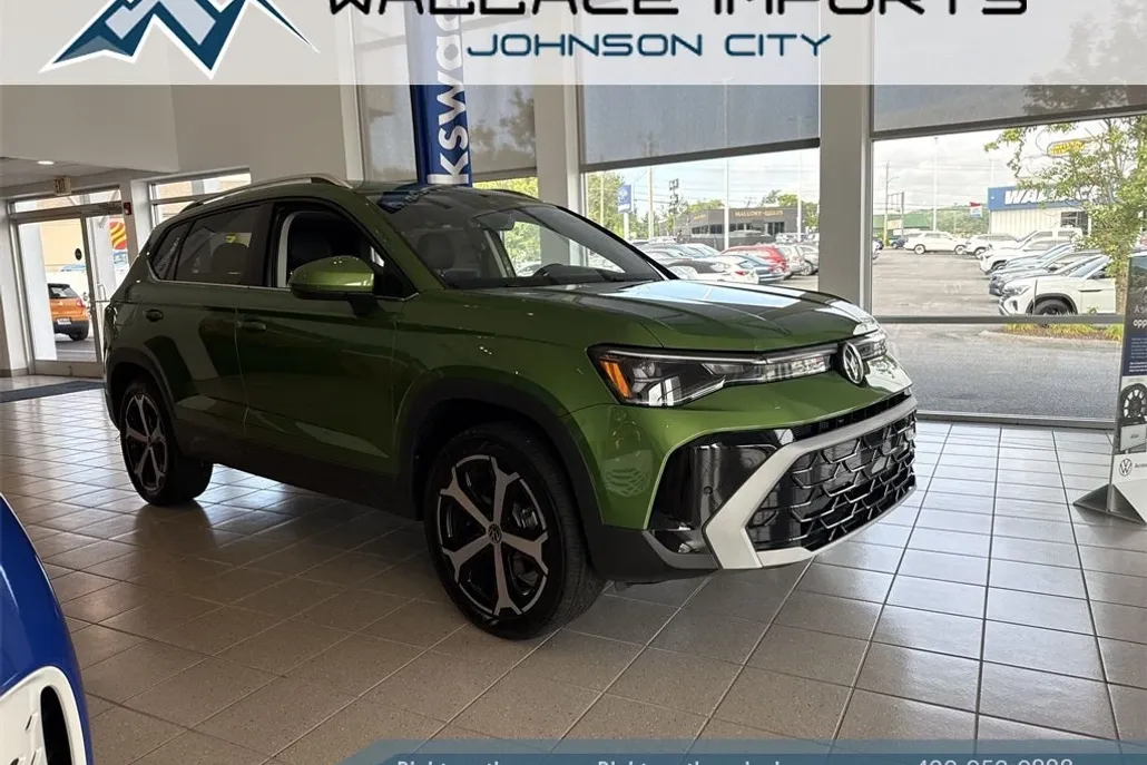 2025 Volkswagen Taos SEL photo 1