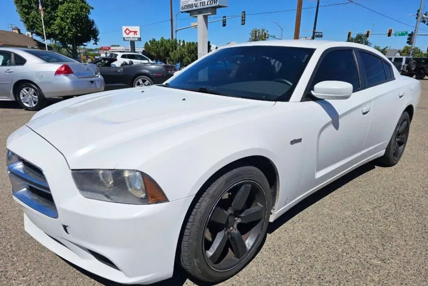 2014 Dodge Charger SE photo 1